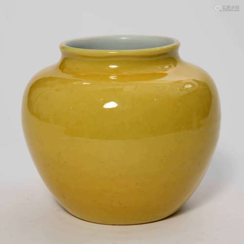 A Yellow Glazed Jar, Jiajing mark