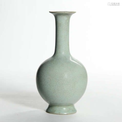 A Ru Typed Glazed Vase