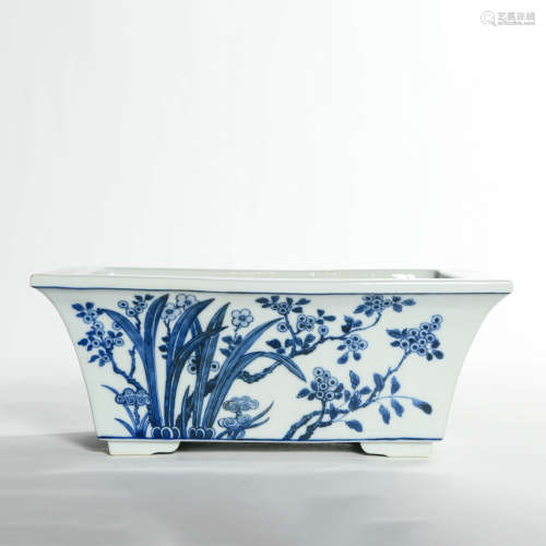 A Pair of Blue and White Flower  Basins, Ti he dian zhi mark