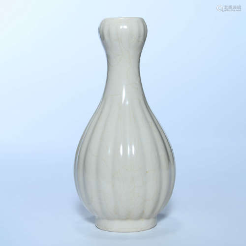 A Guan Typed Glazed Porcelain Vase