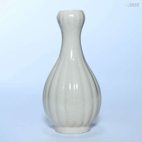 A Guan Typed Glazed Porcelain Vase