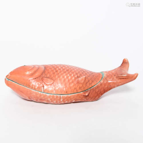 An Iron Red Porcelain Fish-shaped Box and Cover, 19-20th Century