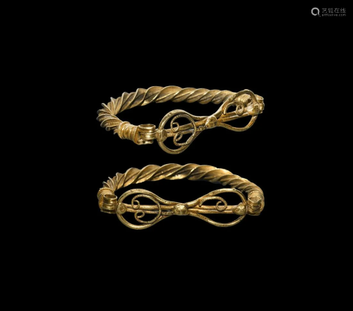 Roman Gold Hinged Bracelet with Closure