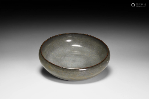 Chinese Qing Crackle-Glazed Bowl