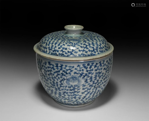 Chinese Qing Lidded Blue and White Vessel