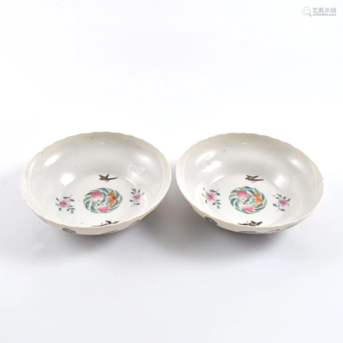 A PAIR CHINESE FAMILLE ROSE BIRD & FRUITS BOWLS
