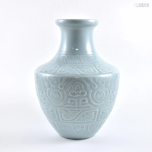 A FINE CHINESE DOUQING GLAZED ZUN VASE