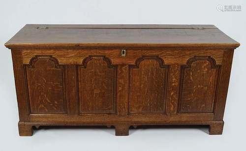 18TH-CENTURY PANELLED OAK TRUNK