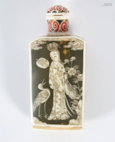 JAPANESE IVORY LACQUERED SNUFF BOTTLE