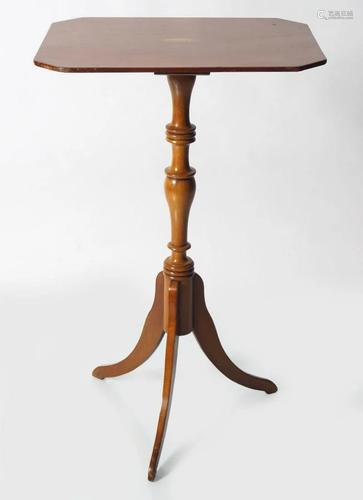 EDWARDIAN MAHOGANY AND SATINWOOD TABLE