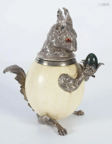 EARLY 20TH-CENTURY SQUIRREL MOUNTED EGG