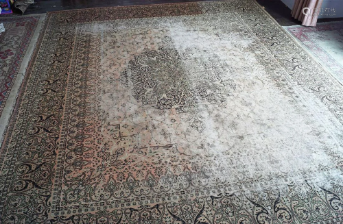 LARGE 19TH-CENTURY CARPET