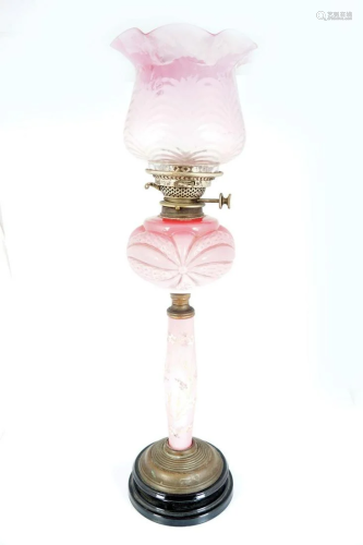 19TH-CENTURY BRASS AND CRANBERRY GLASS OIL LAMP