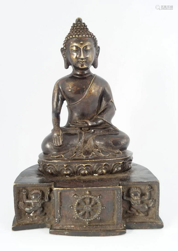 EARLY CHINESE BRONZE BUDDHA