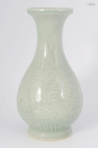 CHINESE QING CELADON VASE