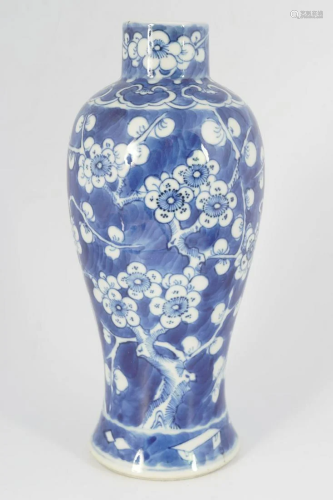 CHINESE QING BLUE AND WHITE VASE