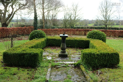 19TH-CENTURY BRONZE SUN DIAL