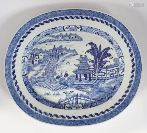 18TH-CENTURY CHINESE BLUE AND WHITE PLATTER