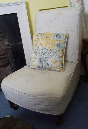 VICTORIAN UPHOLSTERED LADY'S CHAIR