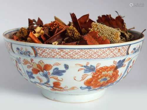 EIGHTEENTH-CENTURY CHINESE IMARI BOWL