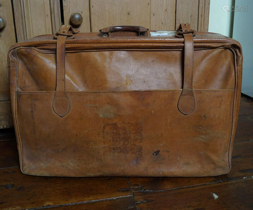 VINTAGE LEATHER SUITCASE