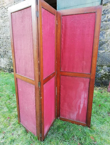 NINETEENTH-CENTURY MAHOGANY THREE FOLD DRAUGHT…