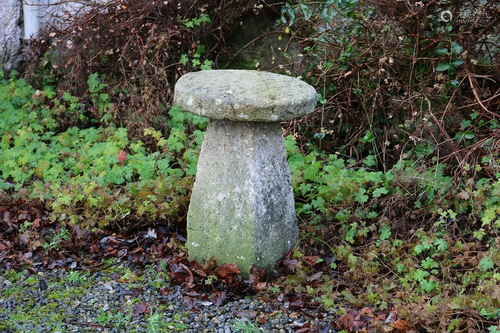 18TH-CENTURY GRANITE STADDLE STONE