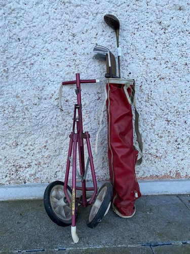 LOT OF VINTAGE GOLF CLUBS