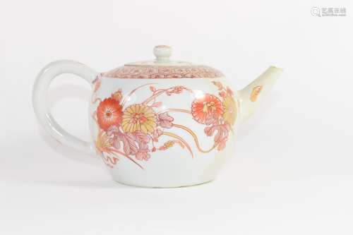 Chinese tea pot with iron red decoration of flowering plants