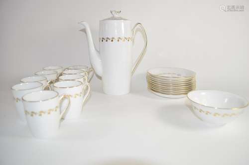 Spode coffee set in the Delphi pattern comprising coffee pot, sugar bowl and 9 cups and saucers