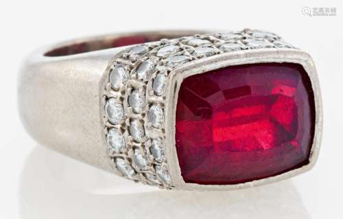 RUBELLITE-DIAMOND-RING. Germany. ca.  1980. 585/- white gold, total weight: 11.5g. EU Ring Size: 50. 48 brilliants in total ca. 0.6ct, 1 rectangular faceted rubellite ca. 5.1ct.Gemstone with traces of wear, sits loosely in setting. Ring inside with maker's mark dp.