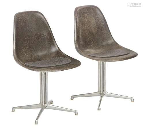 A pair of Eames 'La Fonda' chairs, design for Herman Miller, elephant hide grey fibreglass, H 80 - W 46 cm