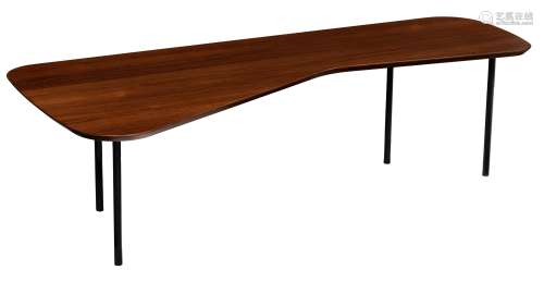 A walnut coffee table, design by Alexander Girard for Knoll International, H 41 - W 149 - D 66 cm