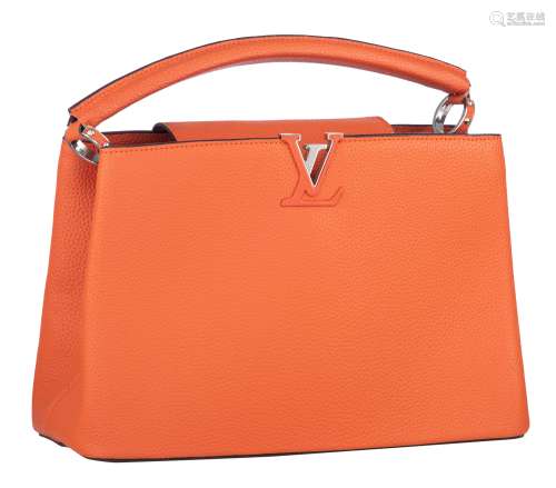 An orange taurillon leather Louis Vuitton handbag, H 23 - W 36 - D 13,5 cm
