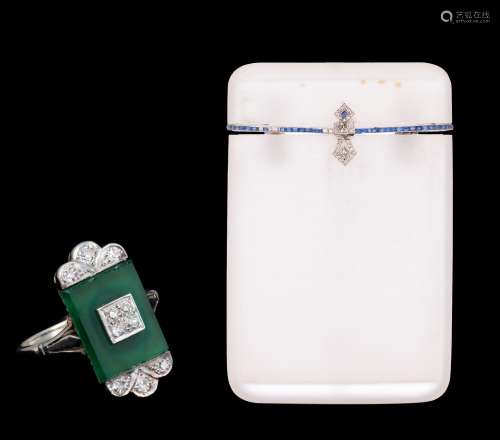 An 18ct white gold ring set with brilliant-cut diamonds and central an emerald (tourmaline?), the 1920s, in a Murdock's - Capetown cassette, weight 4,7 g. Added a frosted glass calling-card with an 18ct white gold mou...