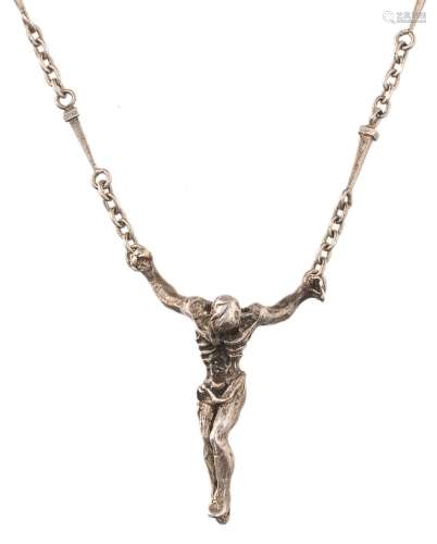 Salvador Dali, a limited edition silver pendant modelled as the figure of Christ, hanging to a textured bar and belcher- link neck chain, ex. nr. 384/1000, H Christ 3,8 cm, total H of the item (closed en Xs incl.) 34,...