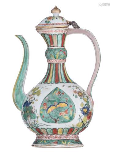 A French Samson famille verte floral decorated ewer for the Islamic market, 19thC, H 35 cm