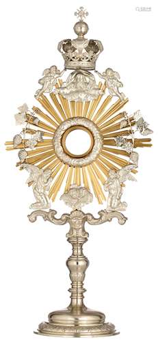 An 18th/19thC silver sunburst/solar monstrance finely wrought with baroque style features, the alternate raying encircling the lunula is made out of gilt brass, the lunella non-available, H 85,5 cm - weight (gilt bras...