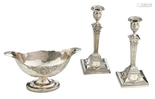 A pair of silver Neoclassical candlesticks, London hallmarks, maker's mark of Joseph Braham, 1886, 925/000, H 31,5 cm, total weight (included the weight to preserve stability): ca. 1.240 g. Added: a matching silver fl...