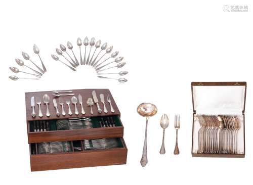 A silver cutlery set, containing twelve forks and twelve soup spoons, in a matching box, marked Delheid between 1869 - 1942, 800/000, total silver weight: 1.840 g. Added: a collection of twenty silver monogrammed dess...