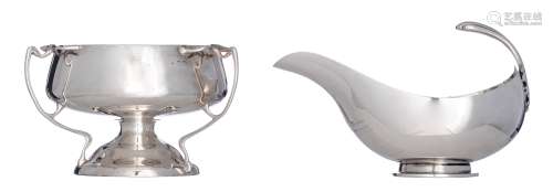 A fine English 'Arts & Crafts' silver coupe, marked 'Marcks & C° Ltd. Bombay & Poona' (Birmingham), H 8 - ø 13,5 cm, weight: 155 g. Added: an Engish Art Deco silver sauce boat, hallmarked Chester, maker's mark Blancke...