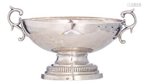 A fine Empire silver wedding cup monogrammed 'B.D.', hallmarked Dijon (1809-1819), 950/000, H 8,5 - W 15,5 cm, weight: about 165 g