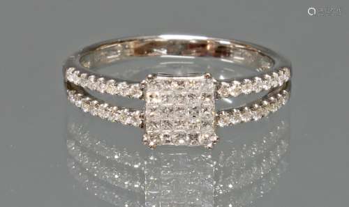 Ring, WG 750, Diamanten zus. ca. 0.20 ct., Princess cut, Brillanten zus. ca. 0.25 ct., etwa tcr/si,