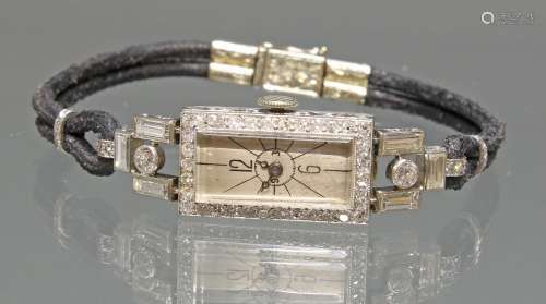 Damenarmbanduhr, Art Deco, um 1920/30, Platin, Diamanten und Diamantbaguettes zus. ca. 3.50 ct., si