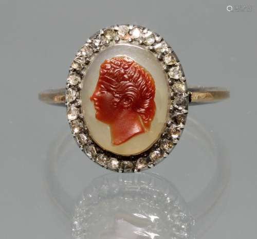 Ring, um 1900, RG 750, weiß belötet, Achat-Kamee, kleiner Diamantbesatz, 3 g, RM 16.5