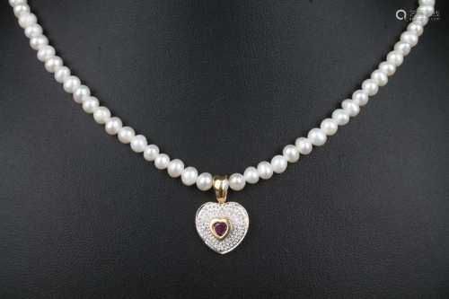 Gold Herzanhänger Perlenkette mit Goldverschluss, pearl necklace gold pendant and lock,br