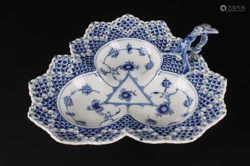 Royal Copenhagen Musselmalet Vollspitze Blattschale, porcelain bowl 1077,Royal Copenha