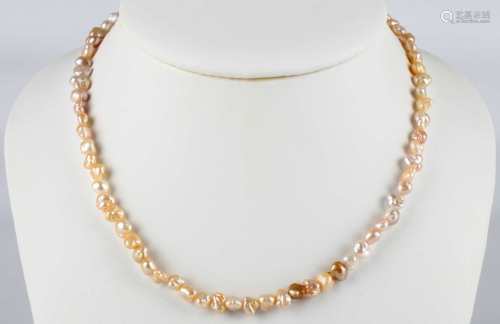 Biwa Perlenkette mit 585 Goldverschluß, pearl necklace with gold lock,Biwa Perlenkett