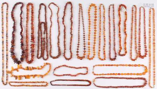 20 Bernsteinketten Amber, necklaces,20 Bernsteinketten Amber, necklaces,teils an