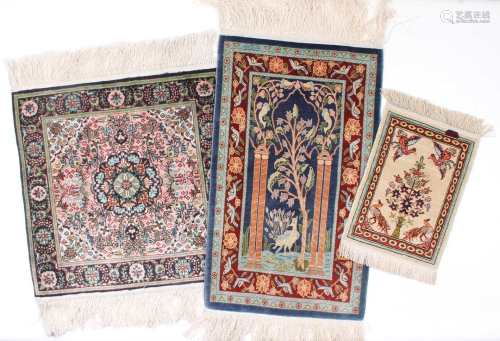 3 Seidenteppiche, 3 silk carpets,3 Seidenteppiche, 3 silk carpets,Seide/Seide, 1